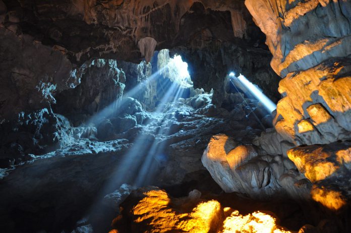 Thien Cung Cave