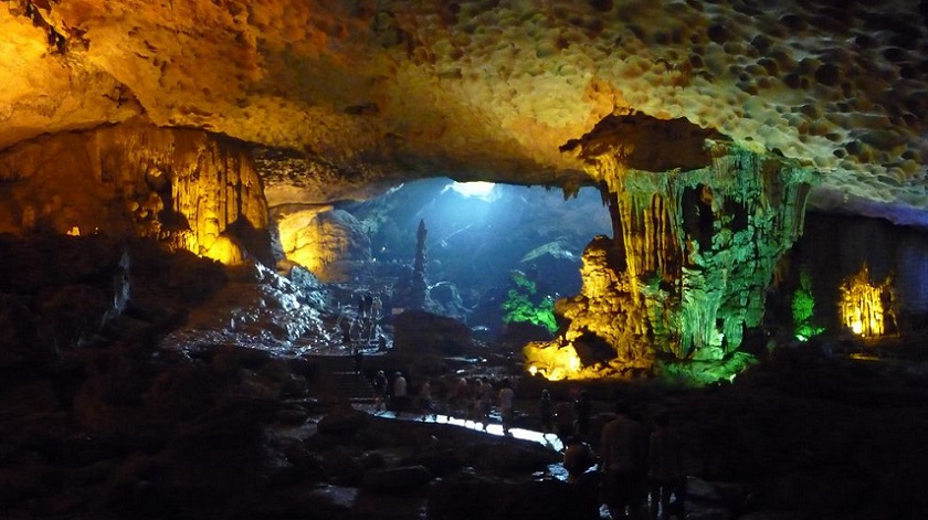 Interior of Dau Go Cave