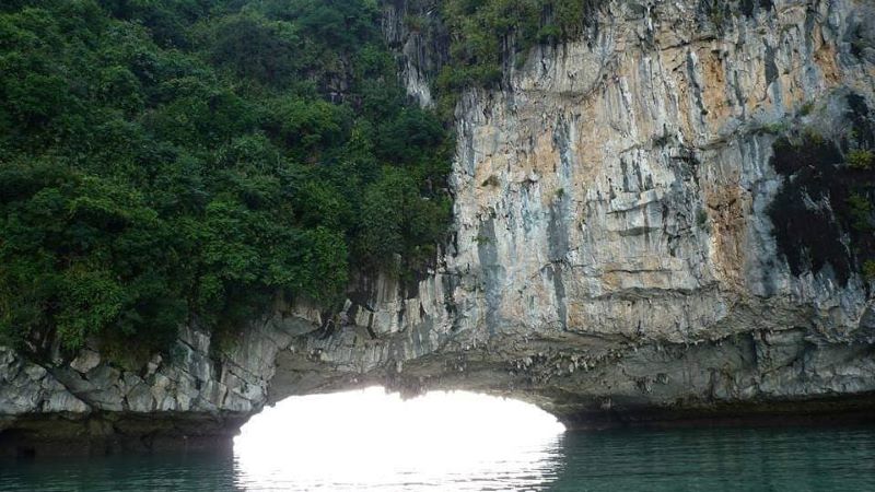 Cao Cave, Vung Vieng Fishing Village